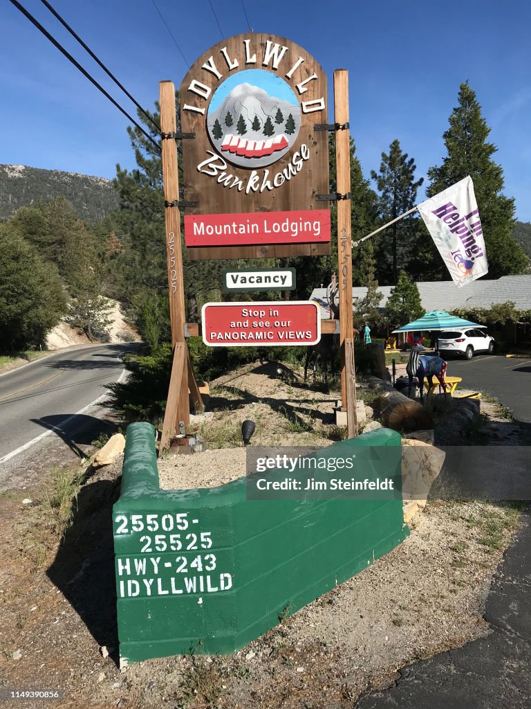 Idyllwild Bunkhouse Sign