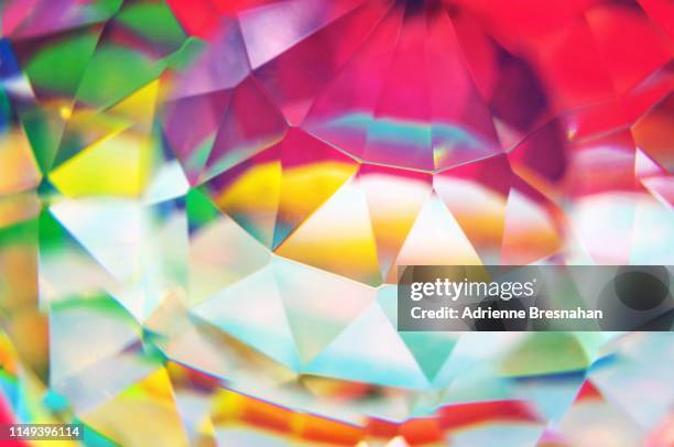 faceted crystal with distortion and light effects - kaléidoscope photos et images de collection