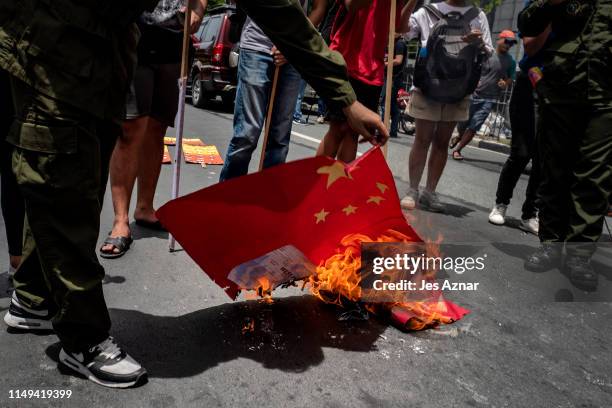 15 Protestor Burns Chinese Flag In Manila Stock Photos, High-Res Pictures, and Images - Getty Images