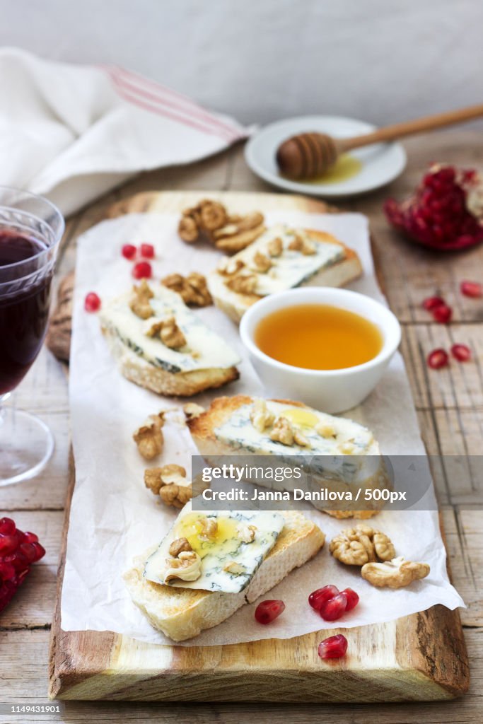 Sandwiches With Blue Cheese, Pomegranate, Honey And Nuts Served With Red Wine Rustic Style