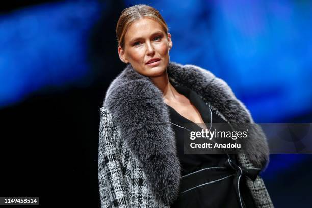 Refaeli Israeli Model 362 Bar Refaeli 2019 Stock Photos, High-Res Pictures, and Images ...
