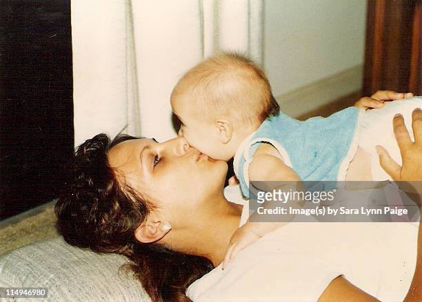 mother kissing to baby - archival stock-fotos und bilder