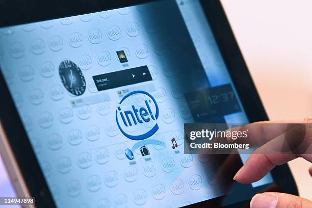 Insta Intel Portable Computer 2,249 Computer Intel Stock Photos, High-Res Pictures, and Images ...