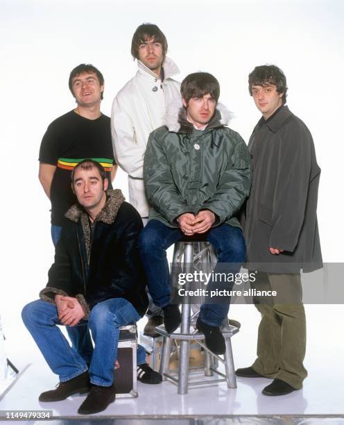 Alan White, Paul Bonehead Arthurs, Liam Gallagher, Noel Gallagher, Paul Guigsy McGuigan on in München / Munich.