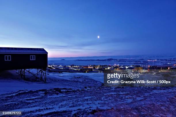 a house overlooking the bay - iqaluit stock pictures, royalty-free photos & images