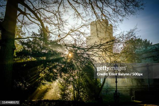 warwick caste at sunrise - warwick inglaterra imagens e fotografias de stock