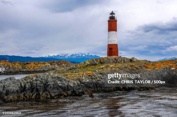 les eclaireurs lighthouse - argentinien island stock pictures, royalty-free photos & images