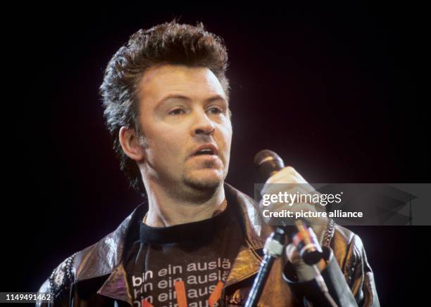 Paul Young Musician Photos Photos and Premium High Res Pictures - Getty