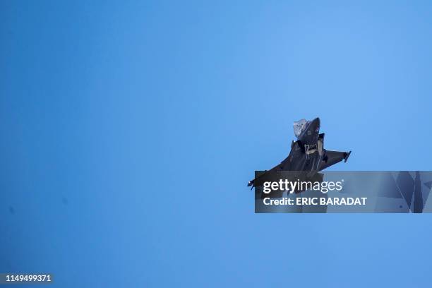 An F-35 fighter plane flies over the White House on June 12 in Washington DC. - US President Donald Trump announced while meeting with Polish...
