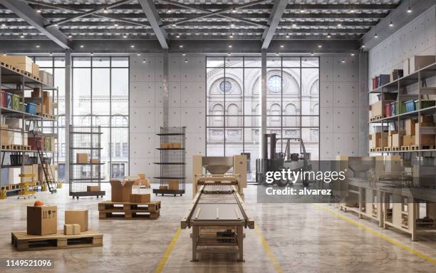 interior of a large distribution warehouse - digital store imagens e fotografias de stock