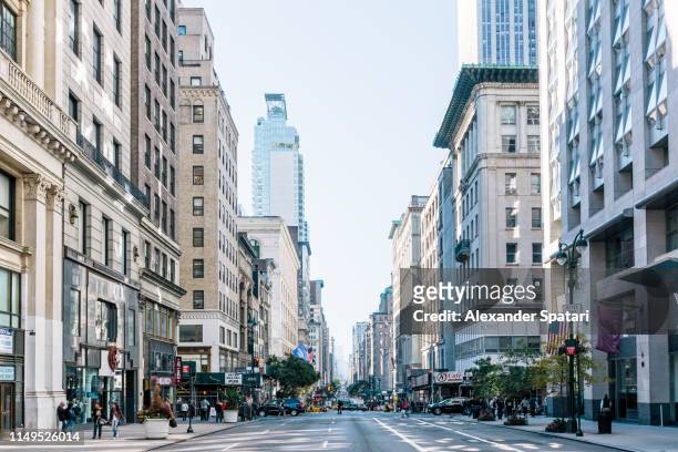 fifth avenue in the morning, new york city, usa - lower manhattan stock pictures, royalty-free photos & images