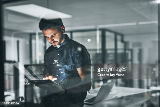 overtime is something all successful people must do - digital tablet imagens e fotografias de stock