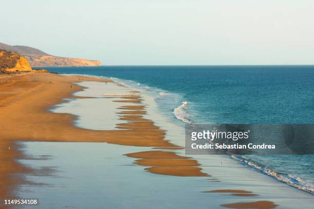 atlantic ocean coast, essaouira coastal landscape, morocco. - menai straits stock-fotos und bilder