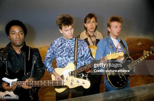 Tony Butler, Stuart Adamson, Mark Brzezicki, Bruce Watson on in München / Munich.