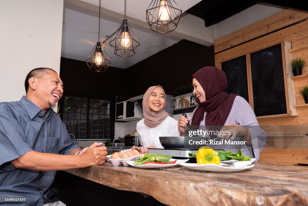 Maleisische families: eID-Fitr viering en Break Fast