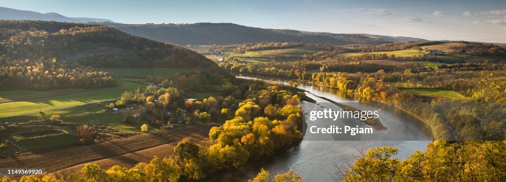 Pennsylvania Tal und Fluss Panorama im Herbst