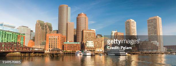 boston city panorama skyline massachusetts verenigde staten - boston seaport stockfoto's en -beelden