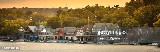 sjöbod rad panorama i philadelphia - båthus bildbanksfoton och bilder