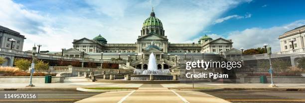 pennsylvania state capitol complex panorama harrisburg pa - capitólio-estatal-de-pensilvânia imagens e fotografias de stock