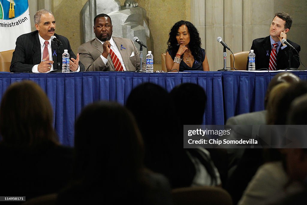 Holder Hosts Discussion On Drug Endangered Children