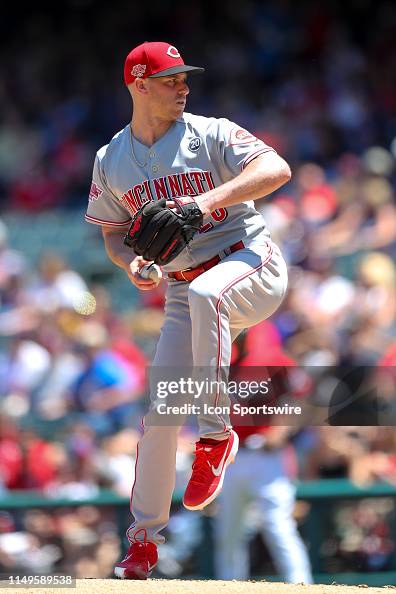 Anthony Stephan Reds Cincinnati Reds starting pitcher Anthony DeSclafani delivers a pitch ...