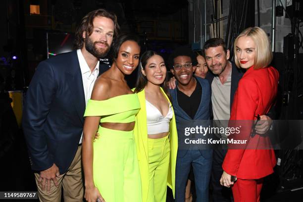 Jared Padalecki, Meagan Tandy, Nicole Kang, Camrus Johnson, Elizabeth Anweis, Dougray Scott, and Rachel Skarsten pose backstage during the The CW...