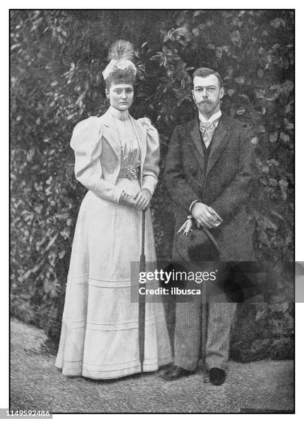 ilustrações, clipart, desenhos animados e ícones de foto antiga: czar nicolau ii e noiva - nicholas ii czar of russia