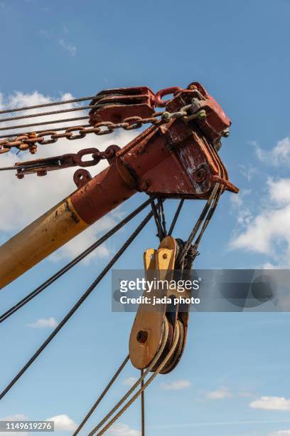 pulley of a crane with steel cables - kabelwinden stock-fotos und bilder