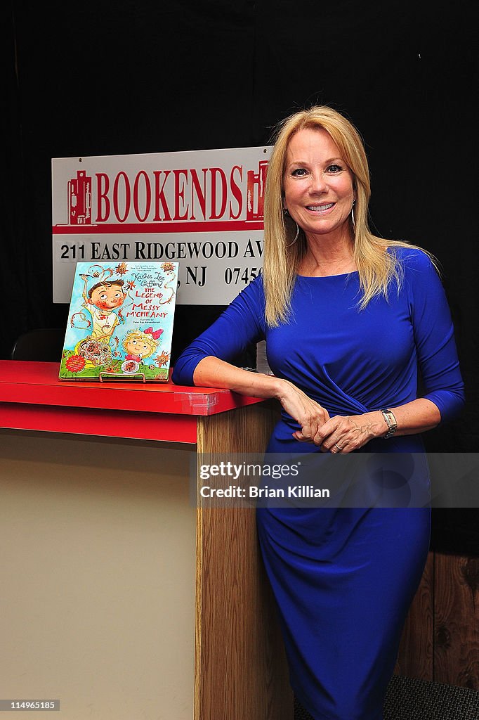Kathie Lee Gifford Signs Copies Of "The Legend Of Messy M'Cheaney"