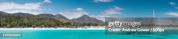 wineglass bay - wineglass bay stock pictures, royalty-free photos & images