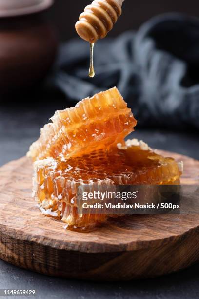 honeycomb and honey dipper with liquid honey - syrup drizzle stock pictures, royalty-free photos & images