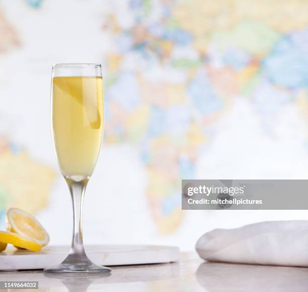 french 75 cocktail - craft cocktail stock pictures, royalty-free photos & images