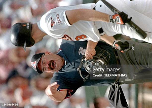 Umpire Al Clark Photos and Premium High Res Pictures - Getty Images