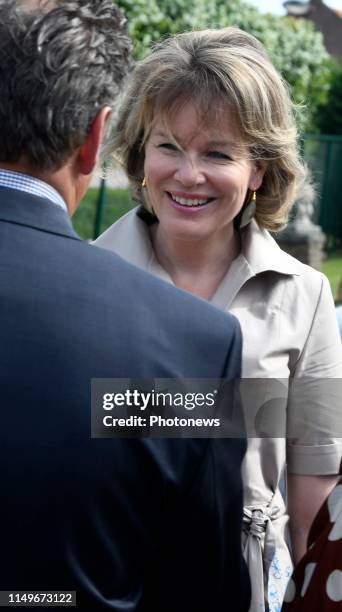 Bezoek van Koningin Mathilde aan twee landbouwbedrijven in het zuiden van de provincie Limburg - Visite de la Reine Mathilde aux deux exploitations...