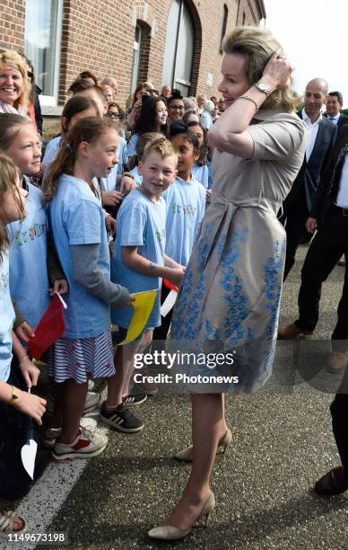 Bezoek van Koningin Mathilde aan twee landbouwbedrijven in het zuiden van de provincie Limburg - Visite de la Reine Mathilde aux deux exploitations...