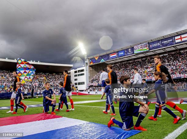 Nations League Finals Nederland-Engeland; In het stadion van Guimares betreden Frenkie de Jong, Mathijs de Ligt, Marten de Roon en Daley Blind het...