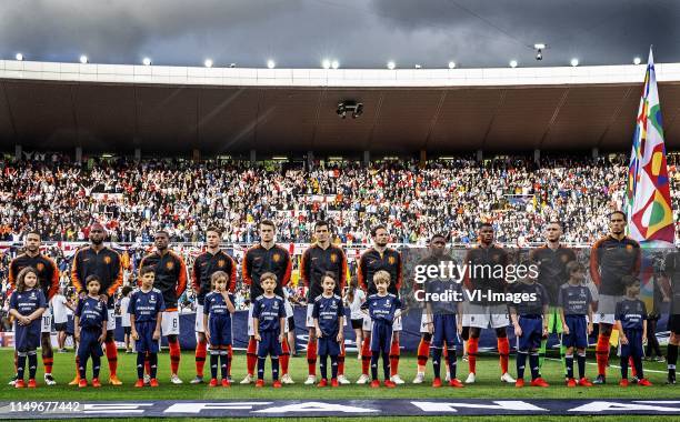 Nations League Finals Nederland-Engeland; In het stadion van Guimares staan Memphis Depay, Ryan babel, Georginio Wijnaldum, Frenkie de Jong, Matthijs...