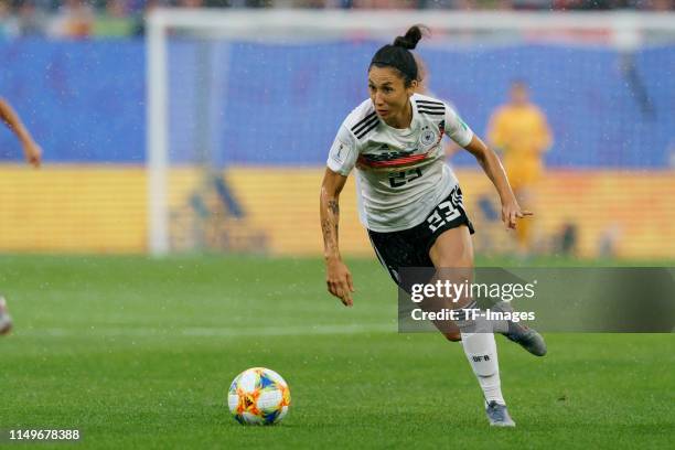 Sara Doorsoun of Germany controls the ball during the 2019 FIFA Women's World Cup France group B match between Germany and Spain at Stade du Hainaut...