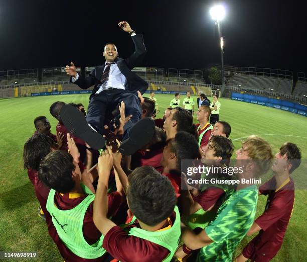 Players of AS Roma and Tugberk Tanrivermis head coach of AS Roma celebrate the victory after the Serie A & B Under 15 Playoff Final between AC Milan...