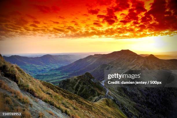 mountain scene - cantal fotografías e imágenes de stock