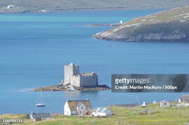 guarding the bay - barra scotland stock pictures, royalty-free photos & images