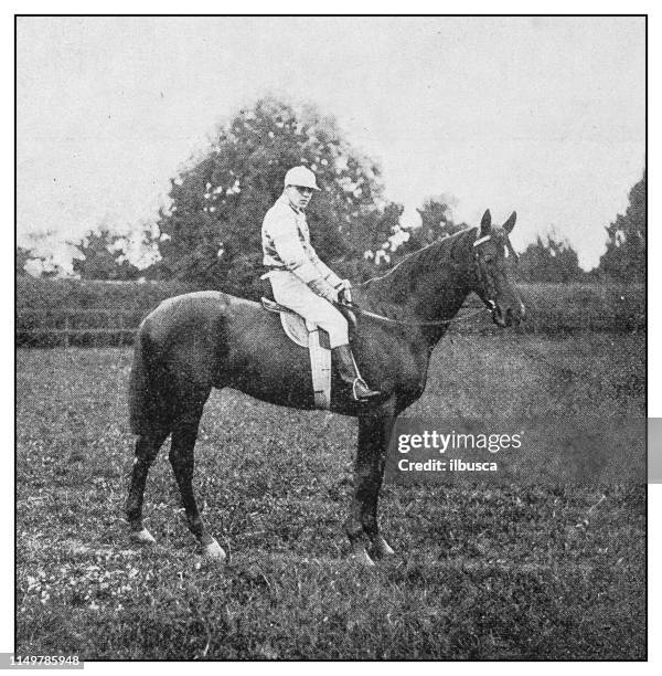 ilustrações, clipart, desenhos animados e ícones de foto antiga: jóquei e cavalo - pista de corrida