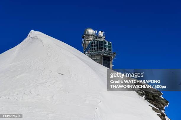 sphinx observatory at top of jungfraujoch - jungfraujoch stock pictures, royalty-free photos & images