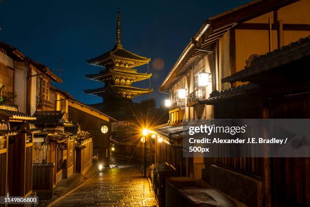 yasaka pagoda - 塔 ストックフォトと画像