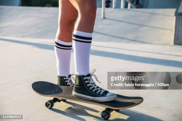 cool skater girl - white shorts stock-fotos und bilder
