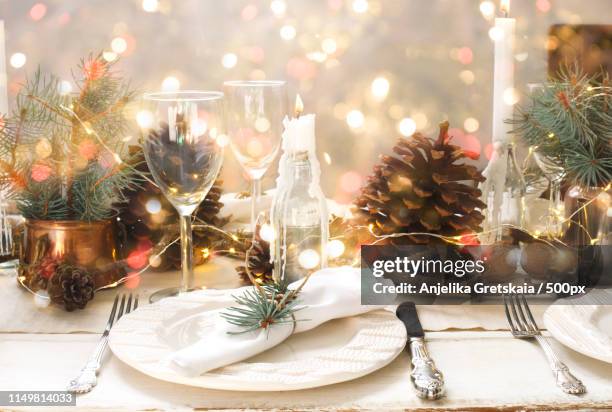 christmas table setting - centre piece stock pictures, royalty-free photos & images