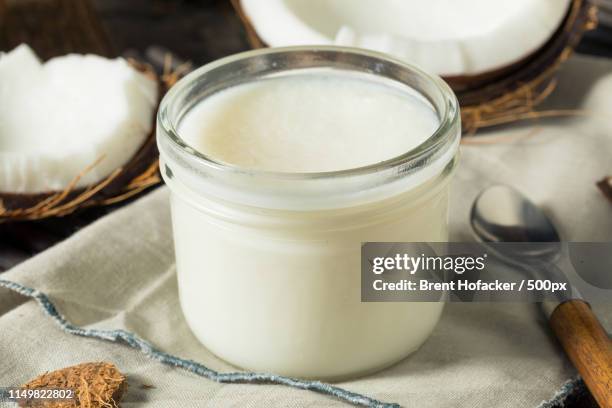 raw white organic coconut oil - coconut oil foto e immagini stock