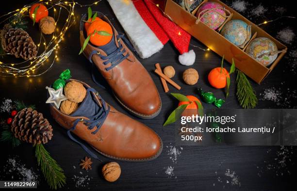 st nicholas presents for man - sinterklaas stock pictures, royalty-free photos & images