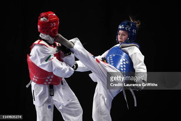 Jade Jones of Great Britain fights against Parisa Javadi Kouchaksaraei of Iran in the Quarter Finals of the Womens 57kg during Day 3 of the World...