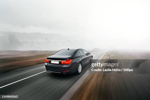 transportation image - coche carretera fotografías e imágenes de stock